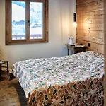 Chalet Spacieux Au Grand-bornand Avec Parking Et Animaux Admis - Fr-1-467-151 *