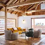 Spacieux Au Grand-bornand Avec Parking Et Animaux Admis - Fr-1-467-151 Chalet *